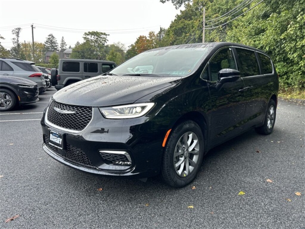 New 2026 Chrysler Pacifica SELECT AWD Passenger Van