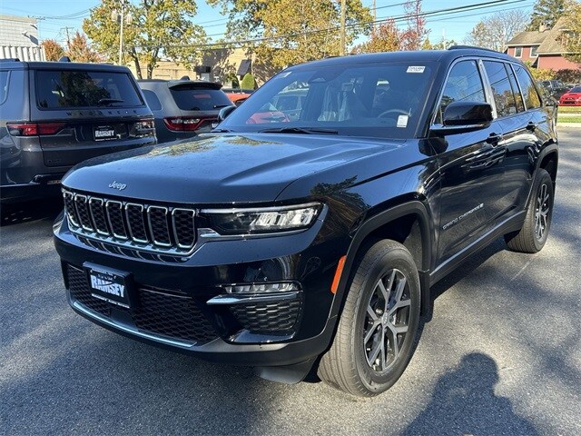 2025 Jeep Grand Cherokee Limited photo 4