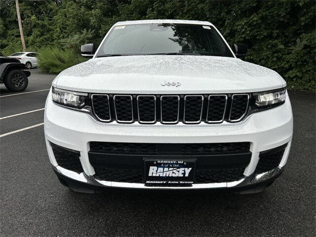 2025 Jeep Grand Cherokee Limited photo 2