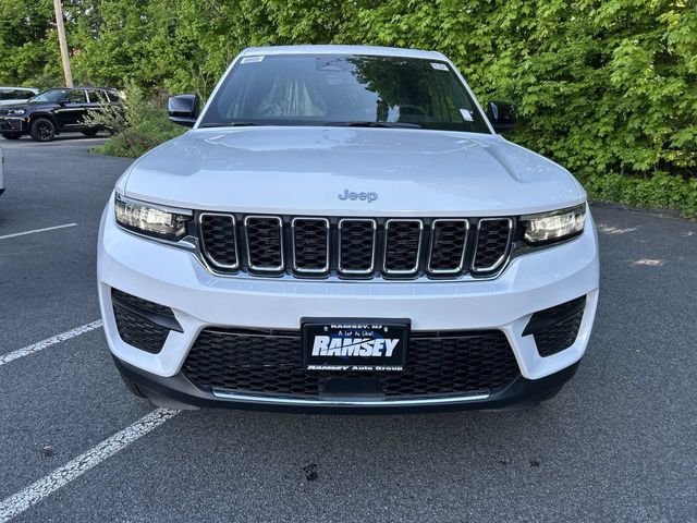 New 2026 Jeep Grand Cherokee LAREDO 4X4 Sport Utility