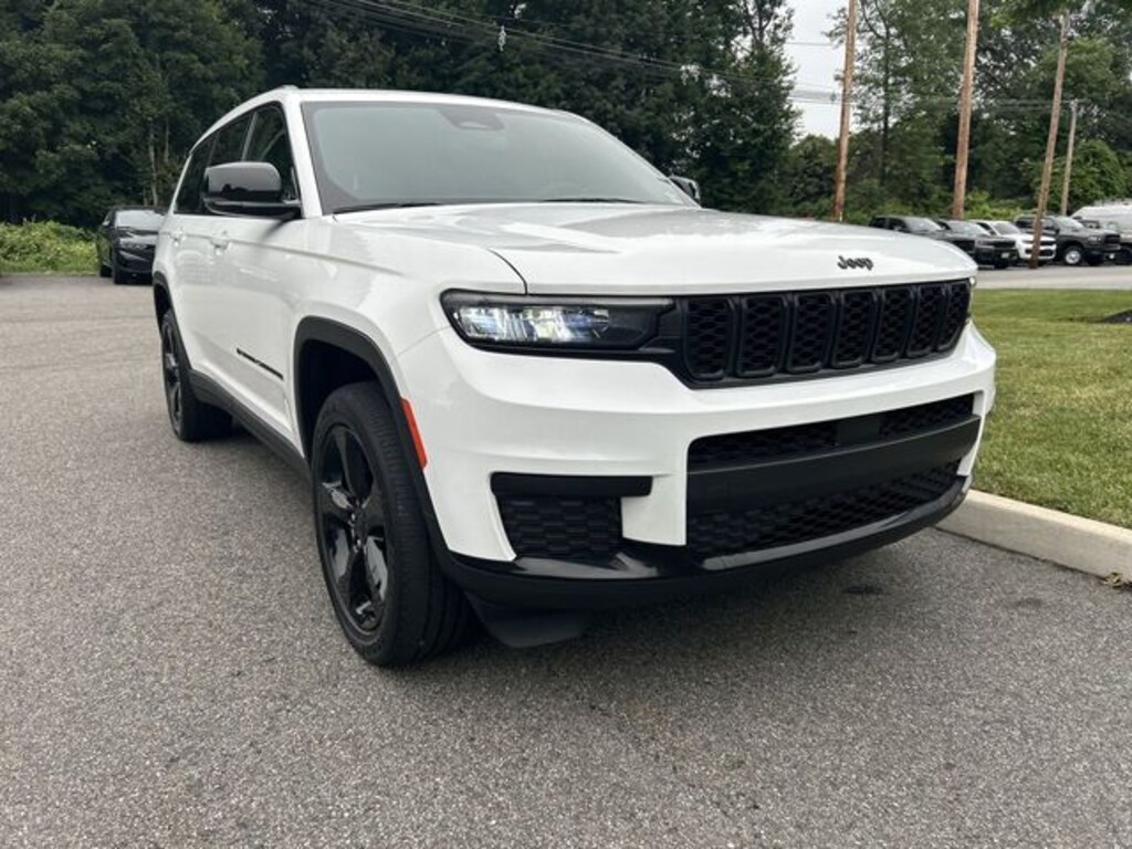 Used 2023 Jeep Grand Cherokee L Laredo SUV