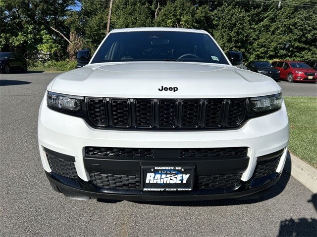 2023 Jeep Grand Cherokee Altitude X photo 2