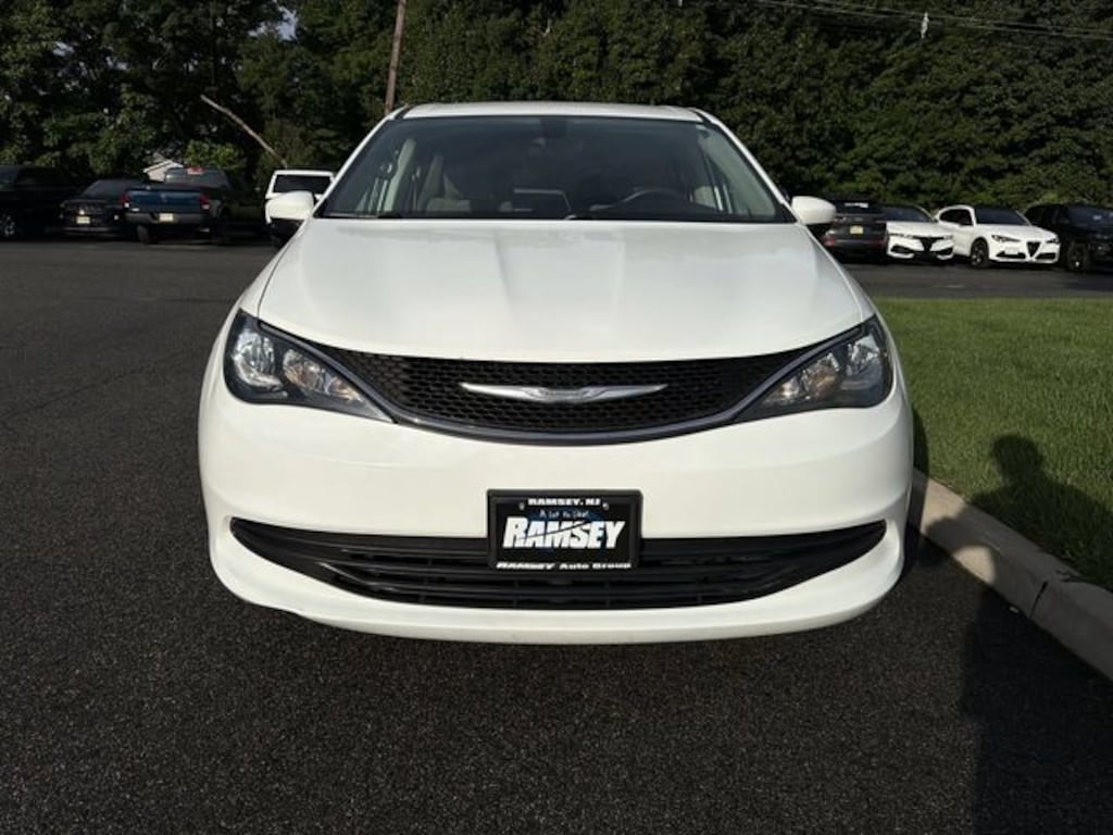 Used 2017 Chrysler Pacifica Touring Van