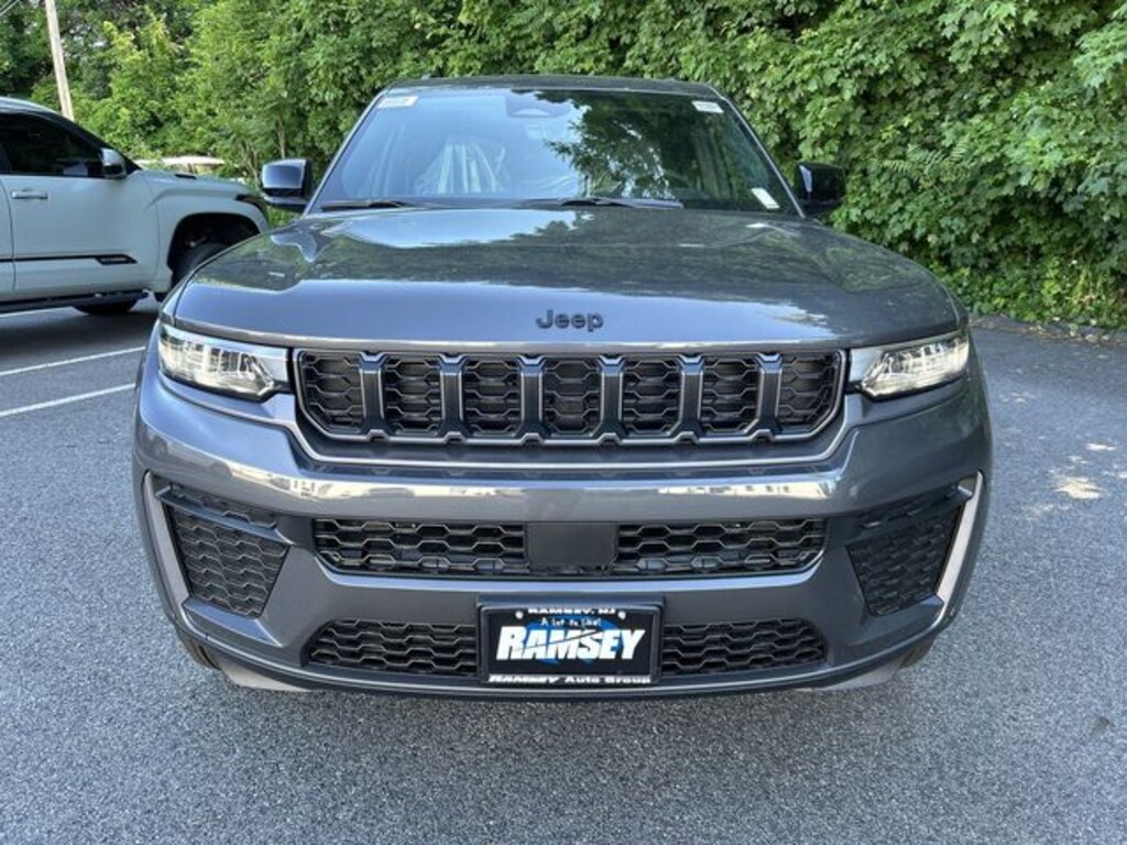 New 2026 Jeep Grand Cherokee L L LAREDO ALTITUDE 4X4 Sport Utility