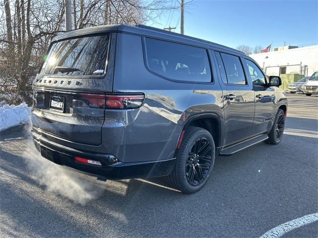 2025 Jeep Wagoneer L Series II - Photo 8