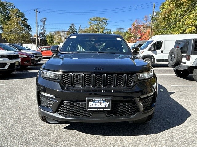 2025 Jeep Grand Cherokee Limited photo 3