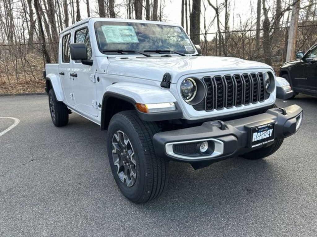 New 2026 Jeep Gladiator SAHARA 4X4 Pickup