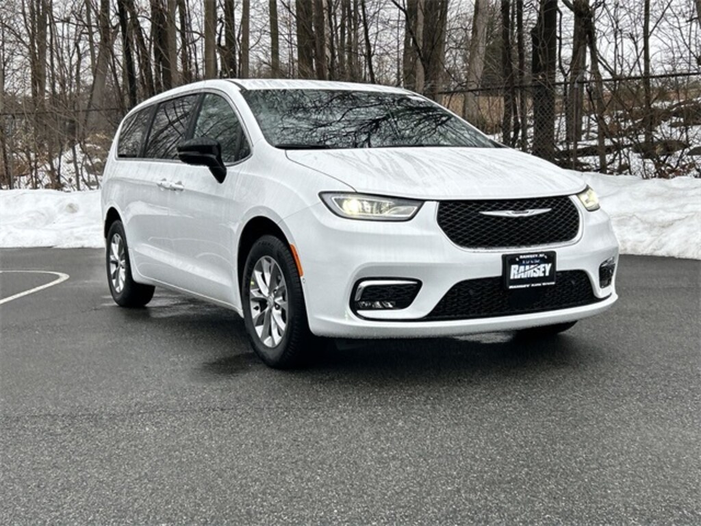 New 2026 Chrysler Pacifica SELECT AWD Passenger Van