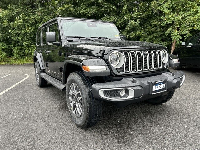2025 Jeep Wrangler Sahara photo 2