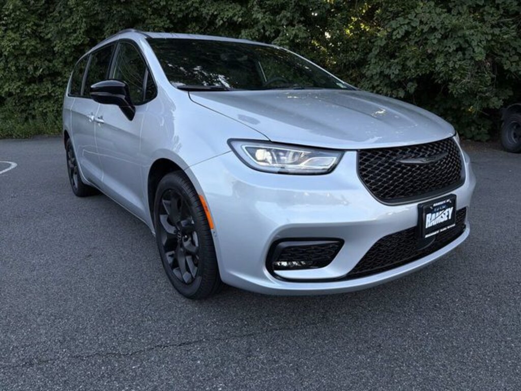 New 2026 Chrysler Pacifica SELECT AWD Passenger Van