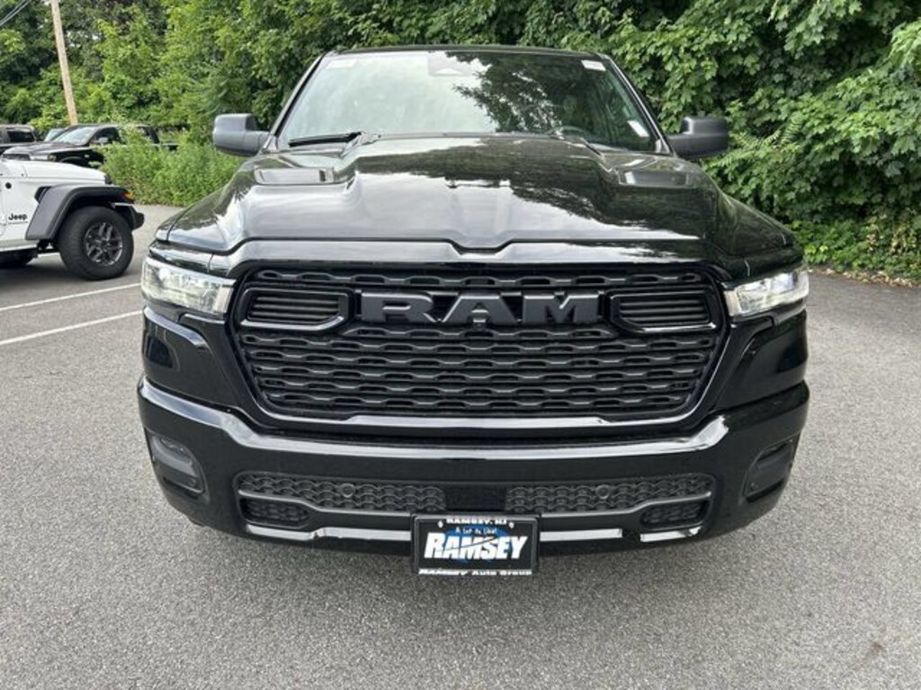 New 2026 Ram 1500 EXPRESS CREW CAB 4X4 5'7 BOX Pickup