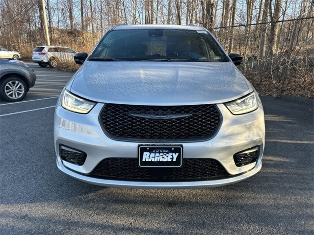 New 2026 Chrysler Pacifica SELECT AWD Passenger Van