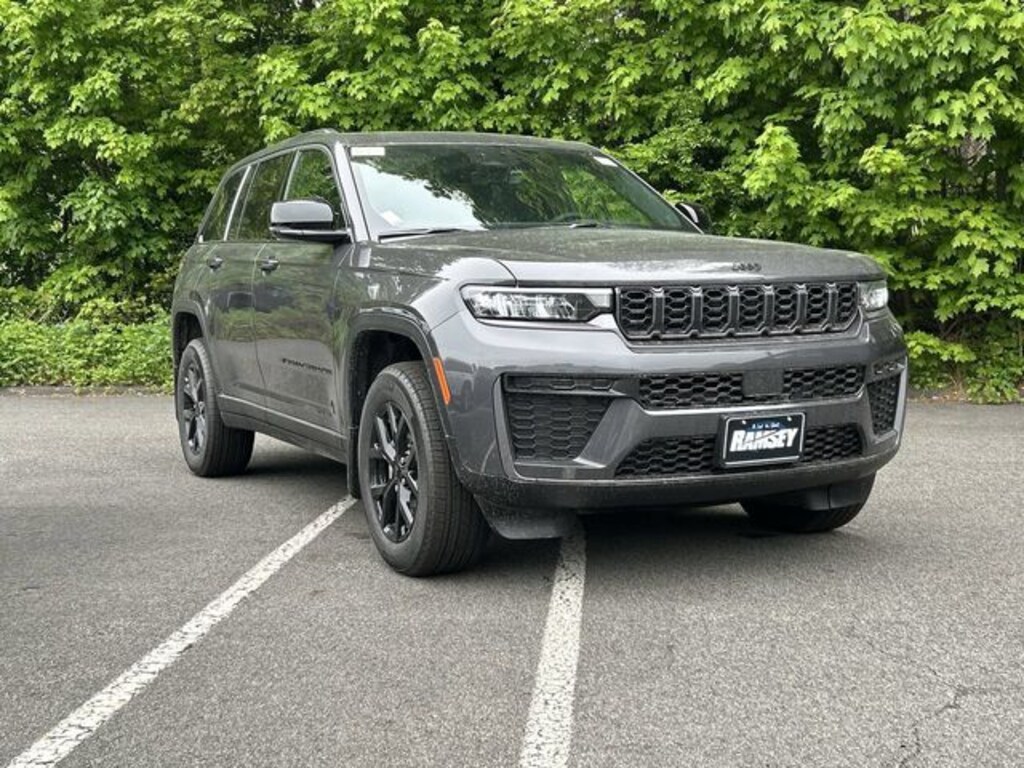 New 2026 Jeep Grand Cherokee LAREDO ALTITUDE 4X4 Sport Utility
