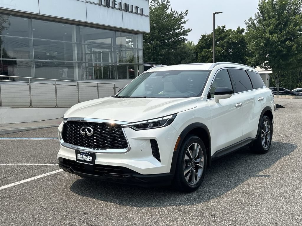 2023 INFINITI QX60 LUXE
