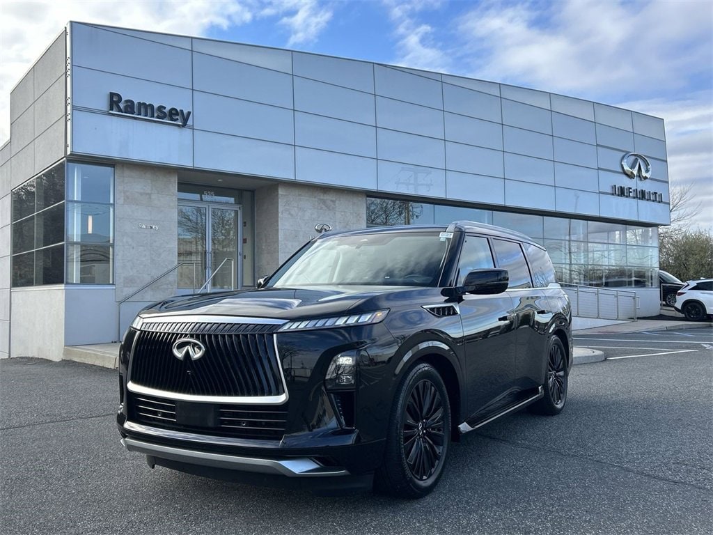 2025 INFINITI QX80 Sensory 4WD's photo