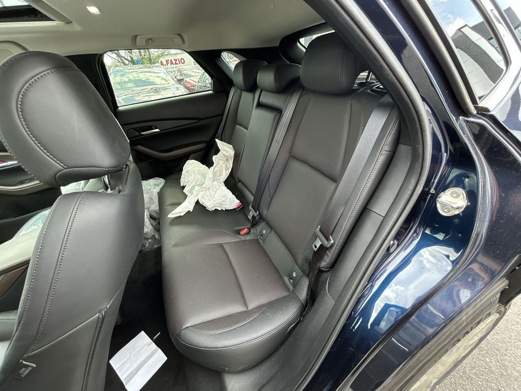 2025 Mazda CX-30 Premium - Photo 13