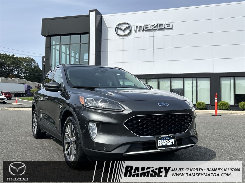 2020 Ford Escape Titanium's photo