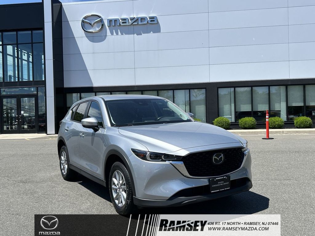 2023 Mazda CX-5 S Preferred package Auto AWD's photo