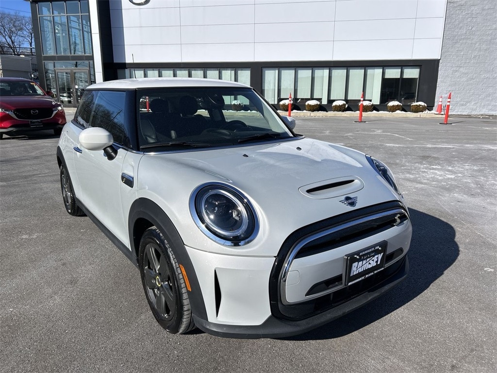 Used 2022 MINI Hardtop 2 Door SE with VIN WMW13DJ00N2S11886 for sale in Ramsey, NJ
