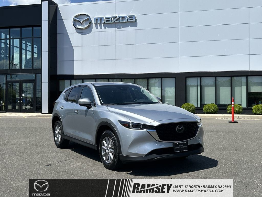 2023 Mazda CX-5 S Preferred package Auto AWD's photo