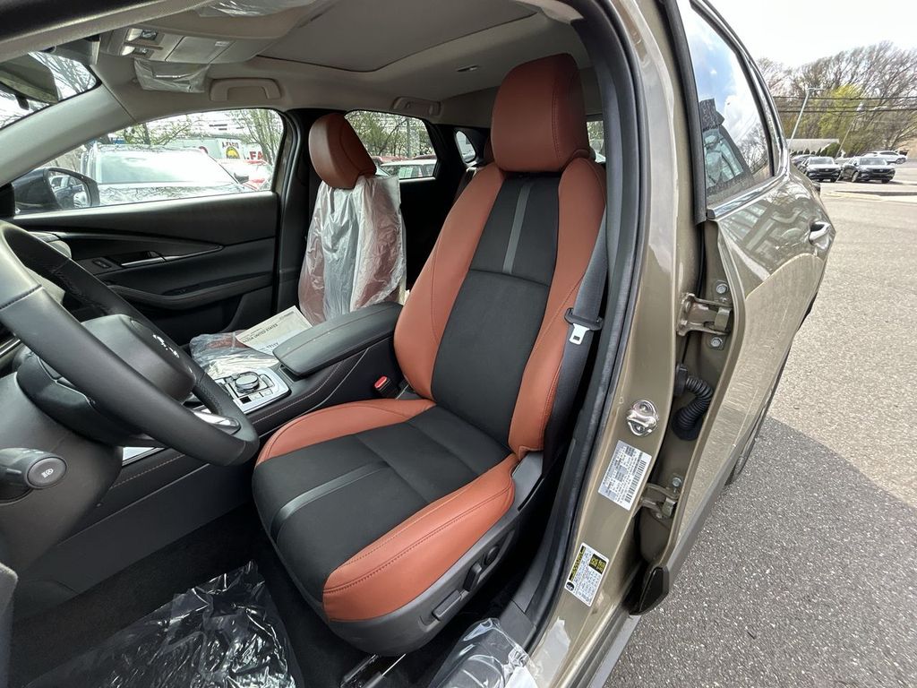 2025 Mazda CX-30 Carbon Turbo - Photo 11