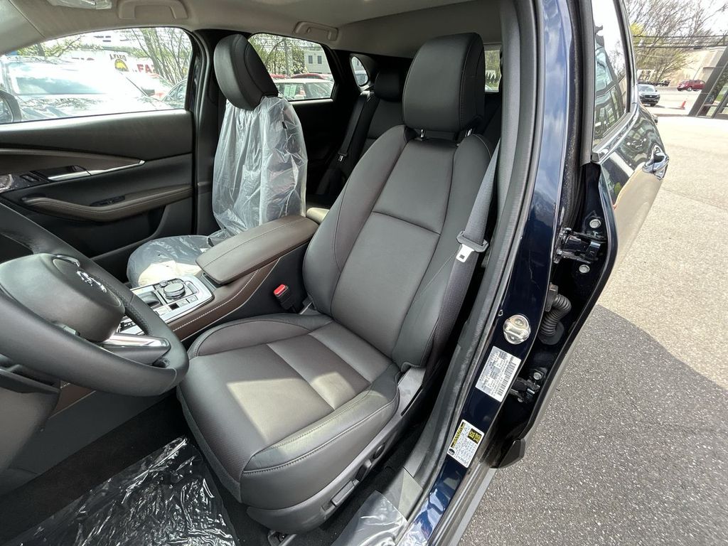 2025 Mazda CX-30 Premium - Photo 11