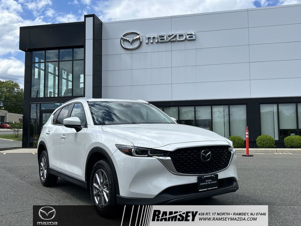 2023 Mazda CX-5 S Preferred package Auto AWD's photo