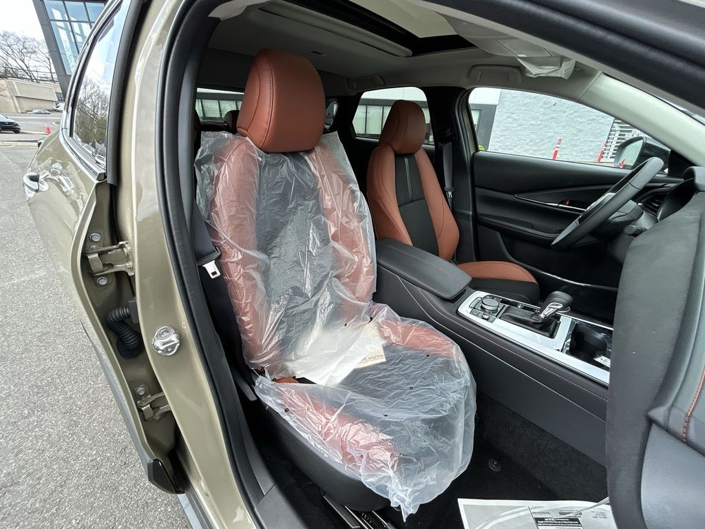 2025 Mazda CX-30 Carbon Turbo - Photo 15