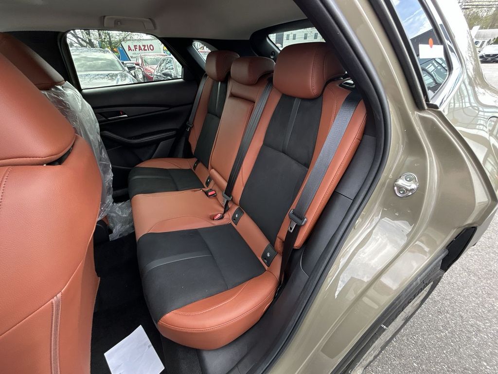 2025 Mazda CX-30 Carbon Turbo - Photo 13
