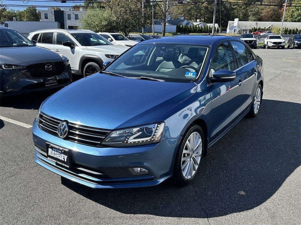 2016 Volkswagen Jetta 1.8T SEL photo 3