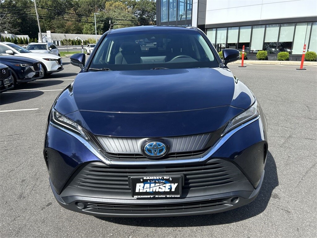 2021 Toyota Venza LE photo 3