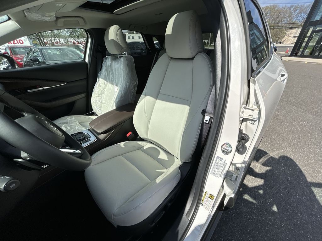 2025 Mazda CX-30 Premium - Photo 11