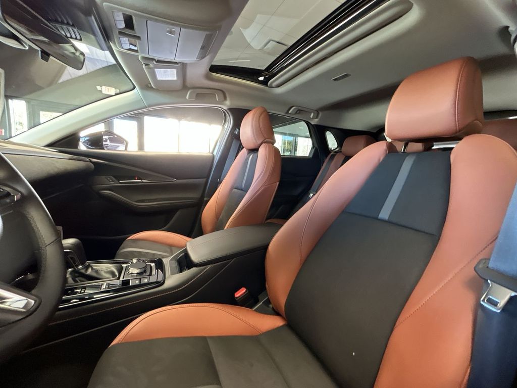 2025 Mazda CX-30 Carbon Turbo - Photo 11