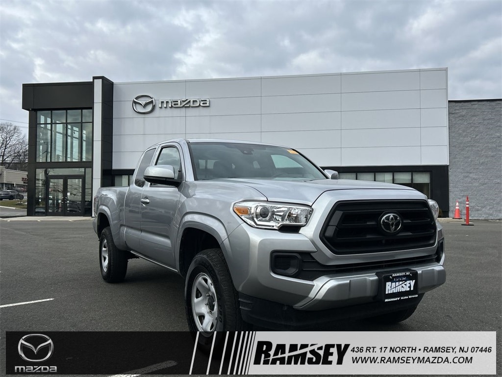 2022 Toyota Tacoma SR's photo