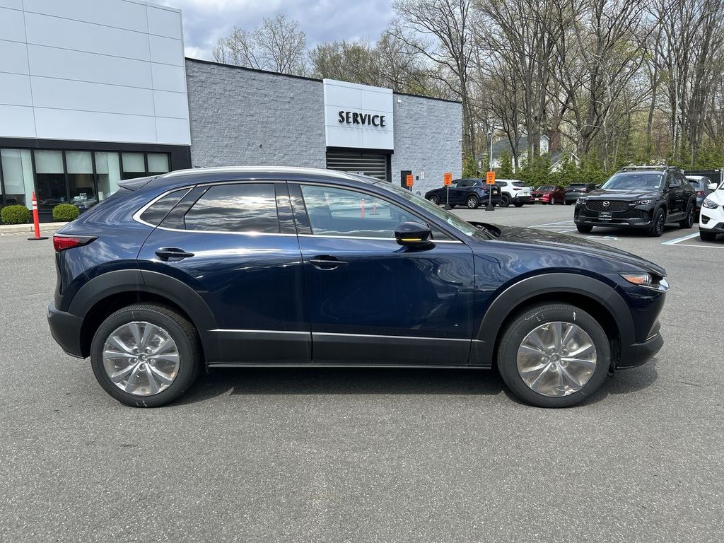 2025 Mazda CX-30 Premium - Photo 9