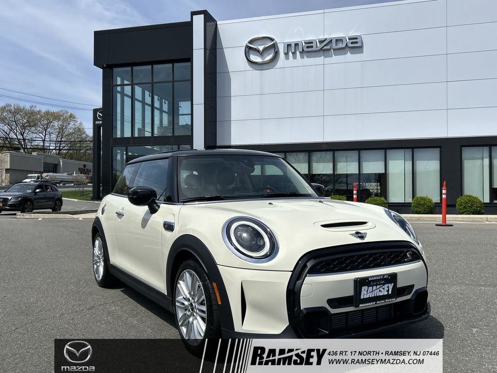 2022 MINI Hardtop Cooper S's photo