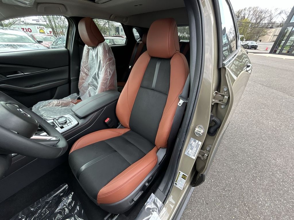2025 Mazda CX-30 Carbon Turbo - Photo 11