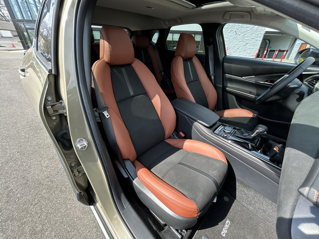 2025 Mazda CX-30 Carbon Turbo - Photo 15