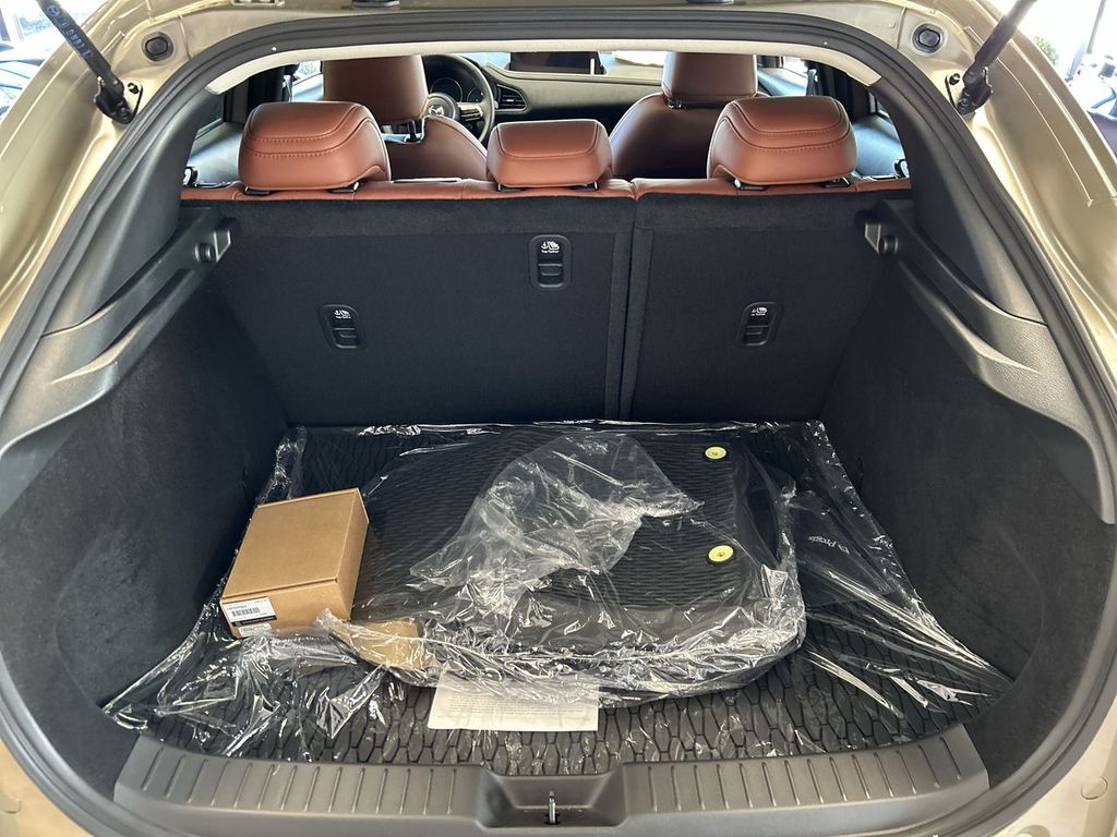 2025 Mazda CX-30 Carbon Turbo - Photo 17