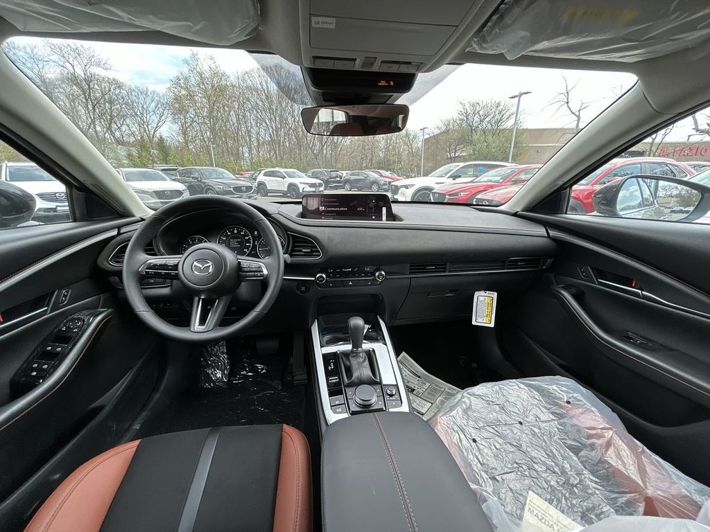 2025 Mazda CX-30 Carbon Turbo - Photo 12