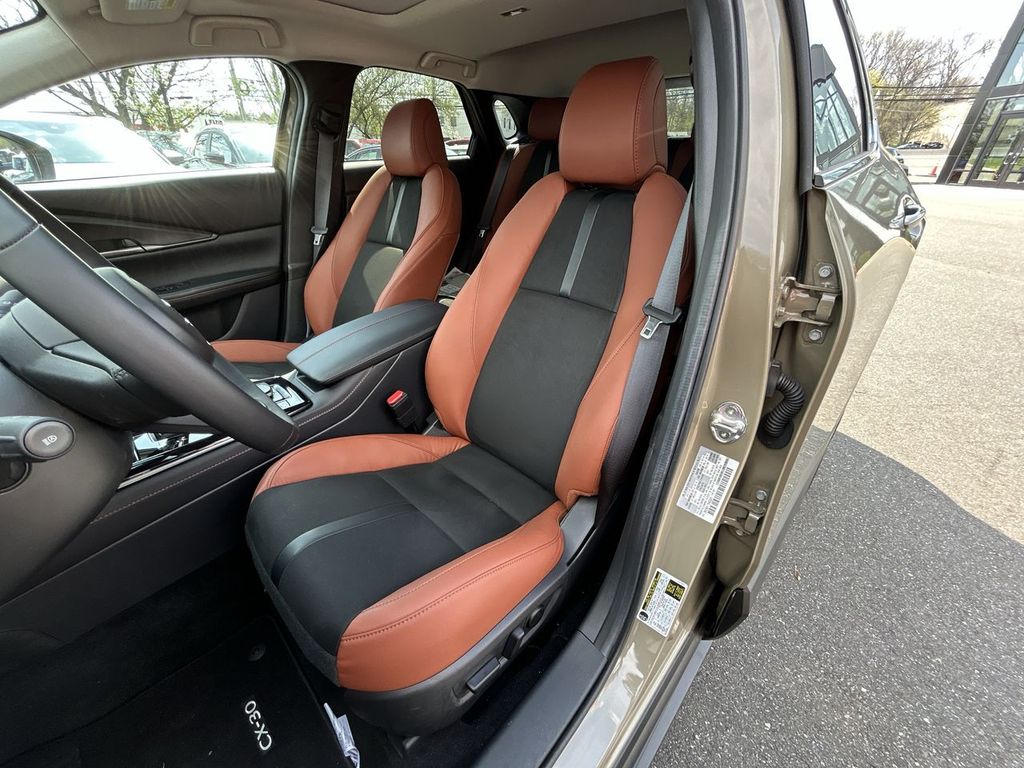 2025 Mazda CX-30 Carbon Turbo - Photo 11