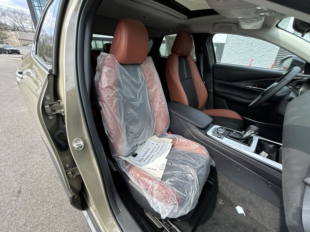 2025 Mazda CX-30 Carbon Turbo - Photo 15