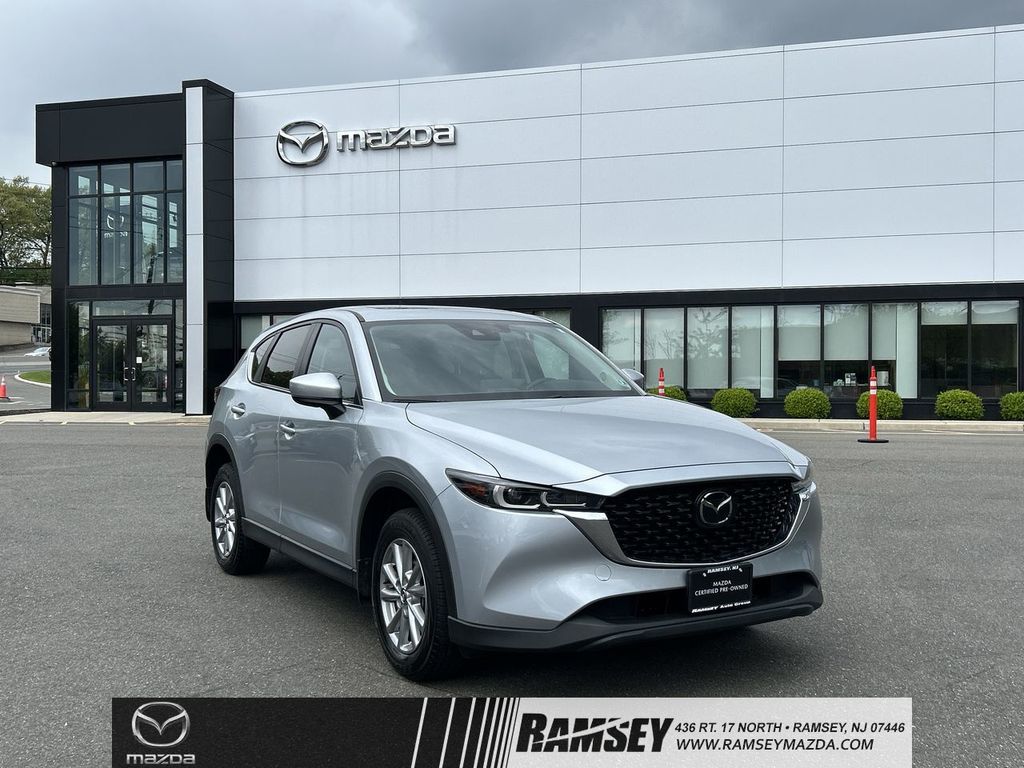 2023 Mazda CX-5 S Preferred package Auto AWD's photo