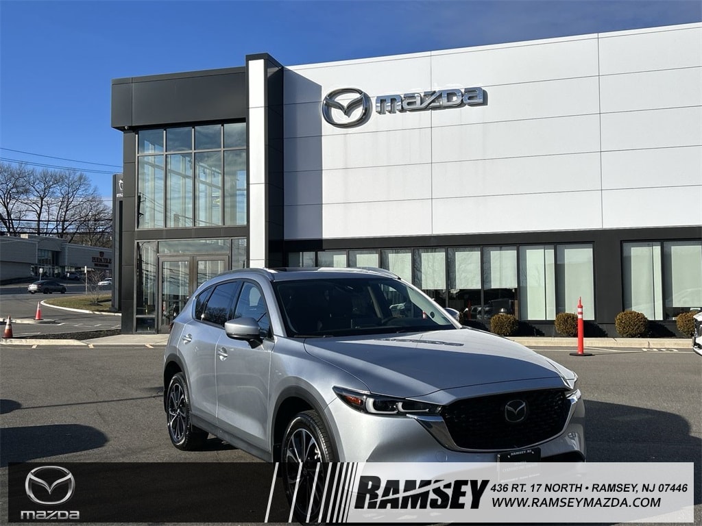 2023 Mazda CX-5 S Premium package
