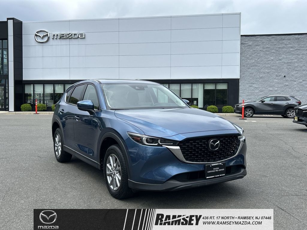 2023 Mazda CX-5 S Preferred package Auto AWD's photo