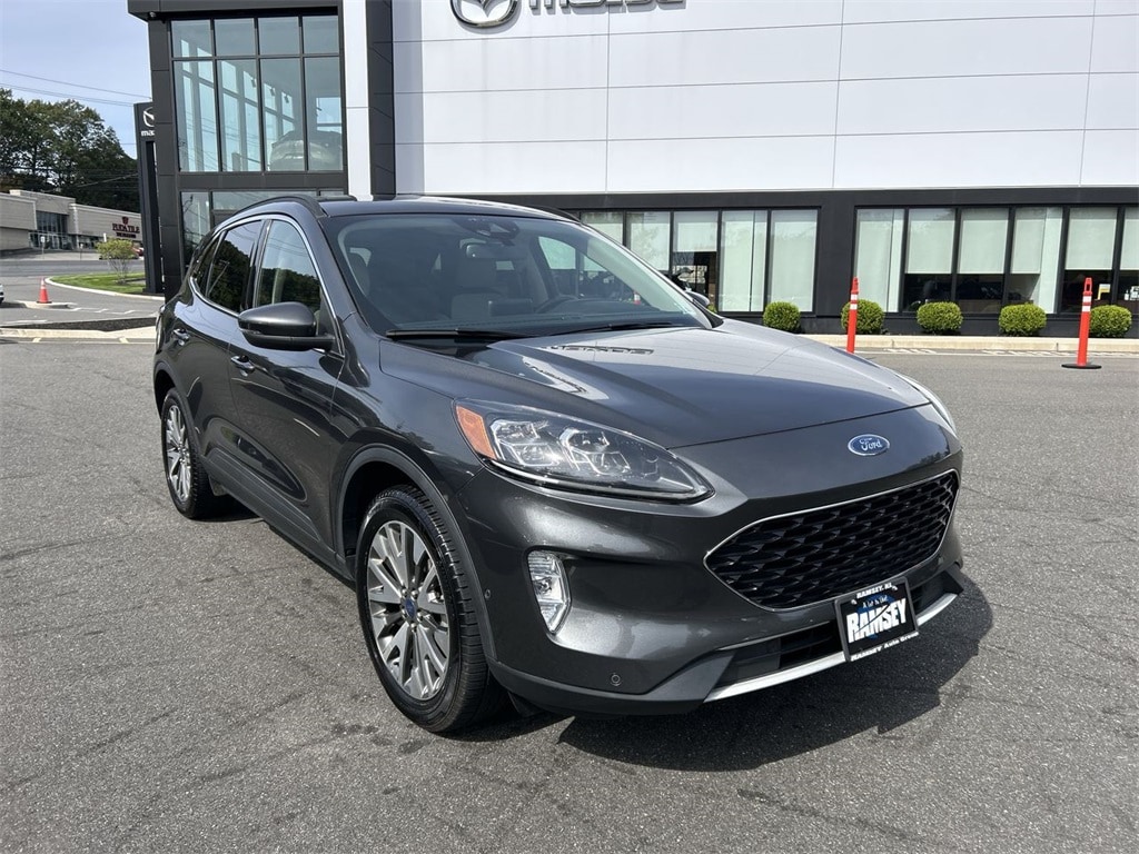 2020 Ford Escape Titanium photo 2