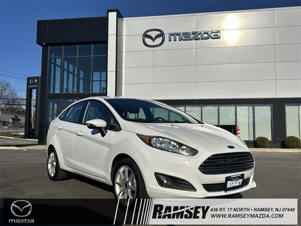 2016 Ford Fiesta SE's photo