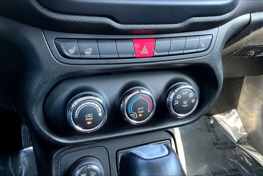 Thumbnail: 2017 Jeep Renegade - 22