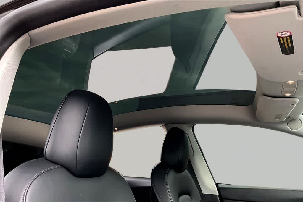 Thumbnail: 2022 Tesla Model Y - 17