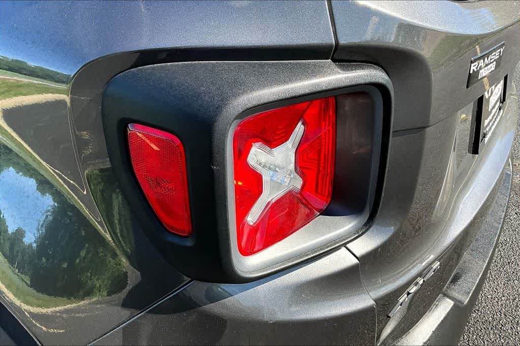 Thumbnail: 2017 Jeep Renegade - 30